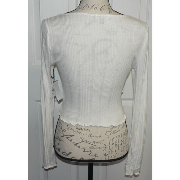 La La Land Creative Women's V-Neck Cropped Lettuce Edge Long Sleeve Top In White - Picture 5 of 6